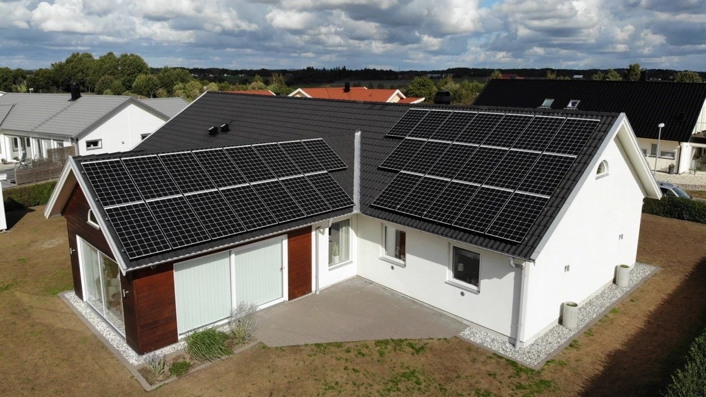 Solarstrom vom Dach ins Netz integrieren - Bauschweiz - Das Portal für  Bauen und Wohnen.