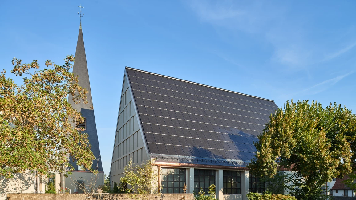 In-Dach-Solarmodule in der Kirche Georgensgmünd