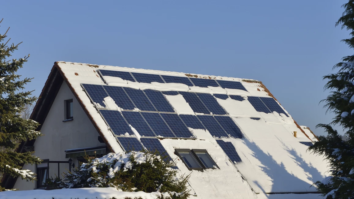 Solaranlage - PV-Module im Winter