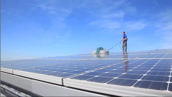 Wo finde ich Firmen für die Photovoltaik-Reinigung?