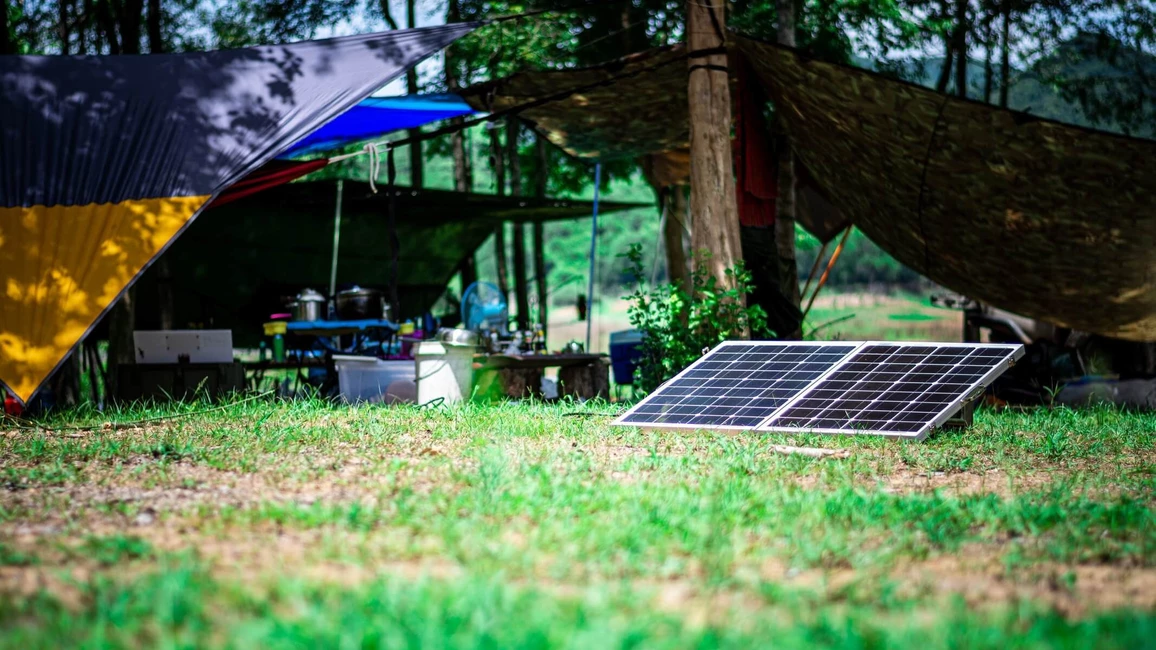 Mini-Solaranlage beim Camping
